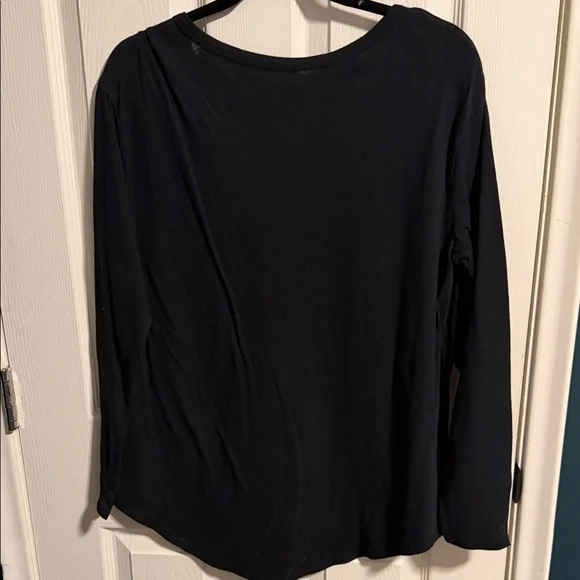 🌵SO Black V-Neck Long Sleeve Tee - Picture 3 of 3